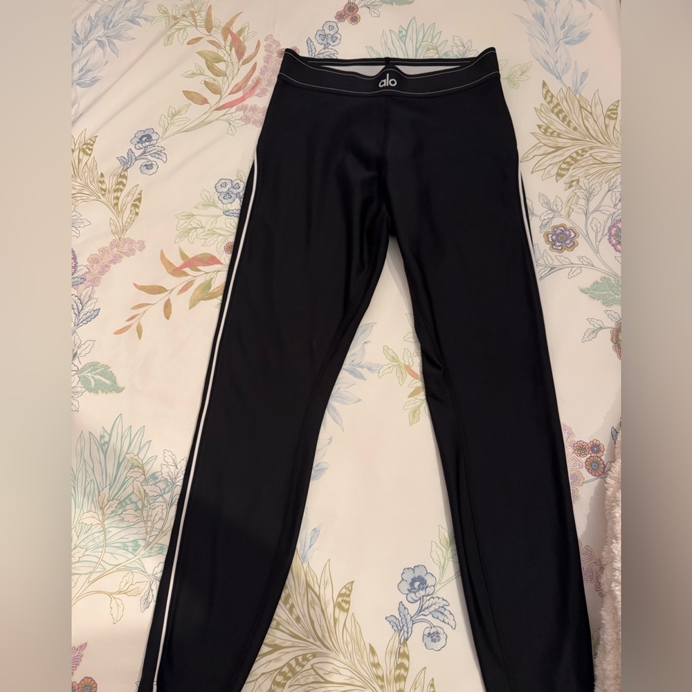 ALO Yoga Black Leggings with White Accents